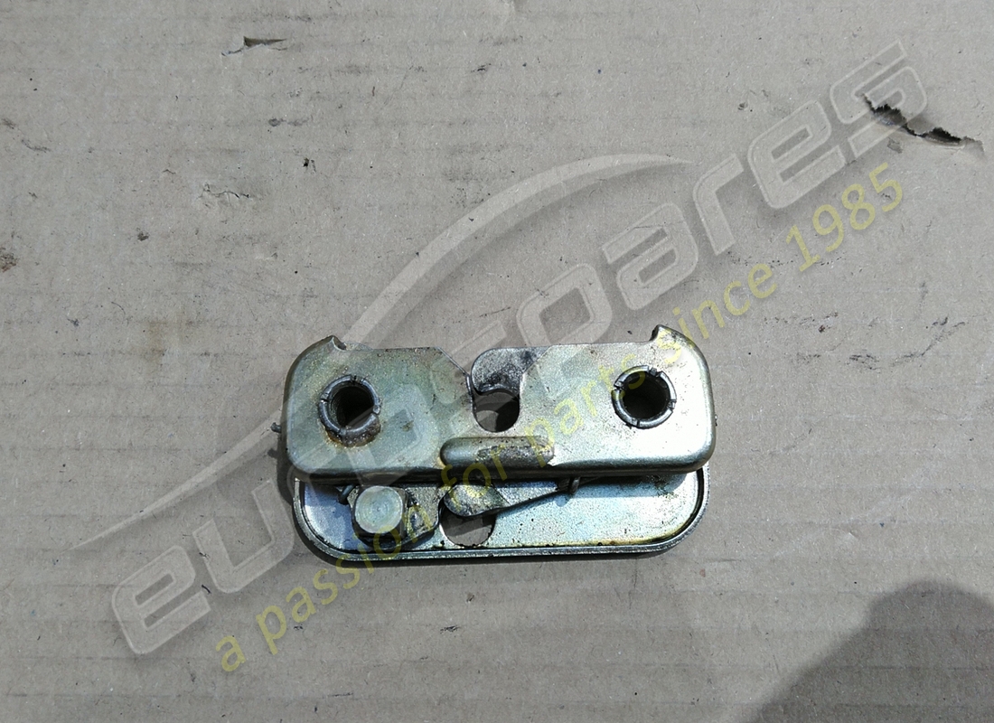 serratura del cofano ferrari usata. numero parte 60277407 (2)