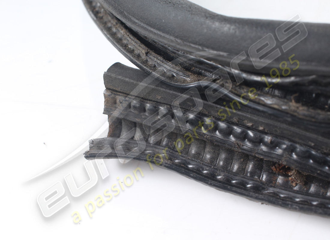 guarnizione di tenuta ferrari usata. numero parte 61500900 (2)