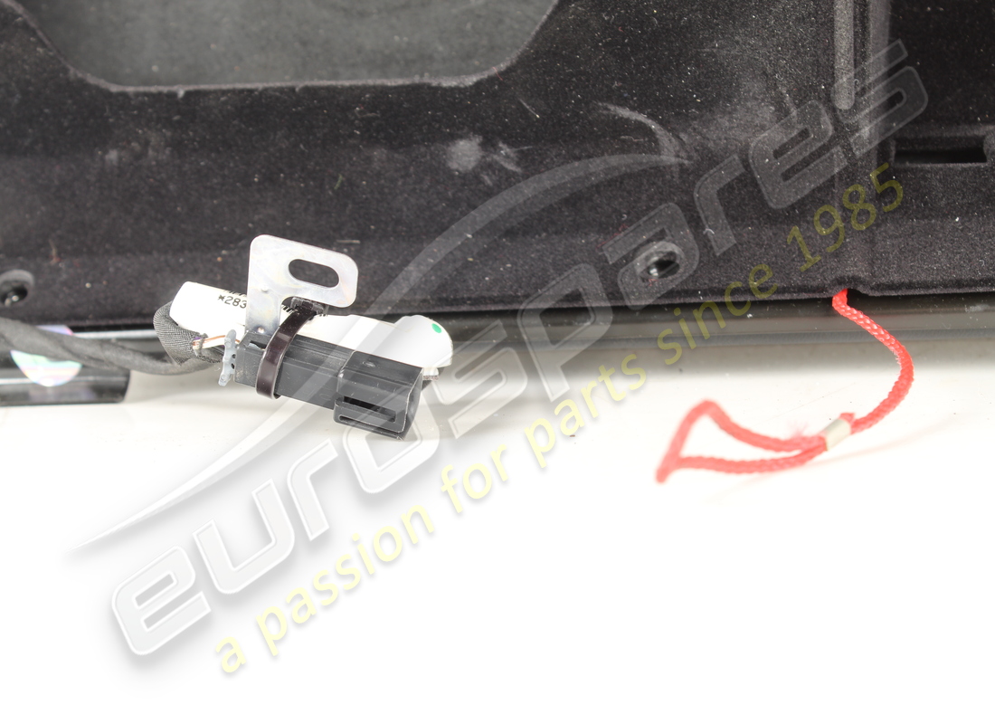 PORTA RIFILATA FERRARI USATA. NUMERO PARTE 82875600 (5) porta rifilata ferrari usata. numero parte 82875600 (5)