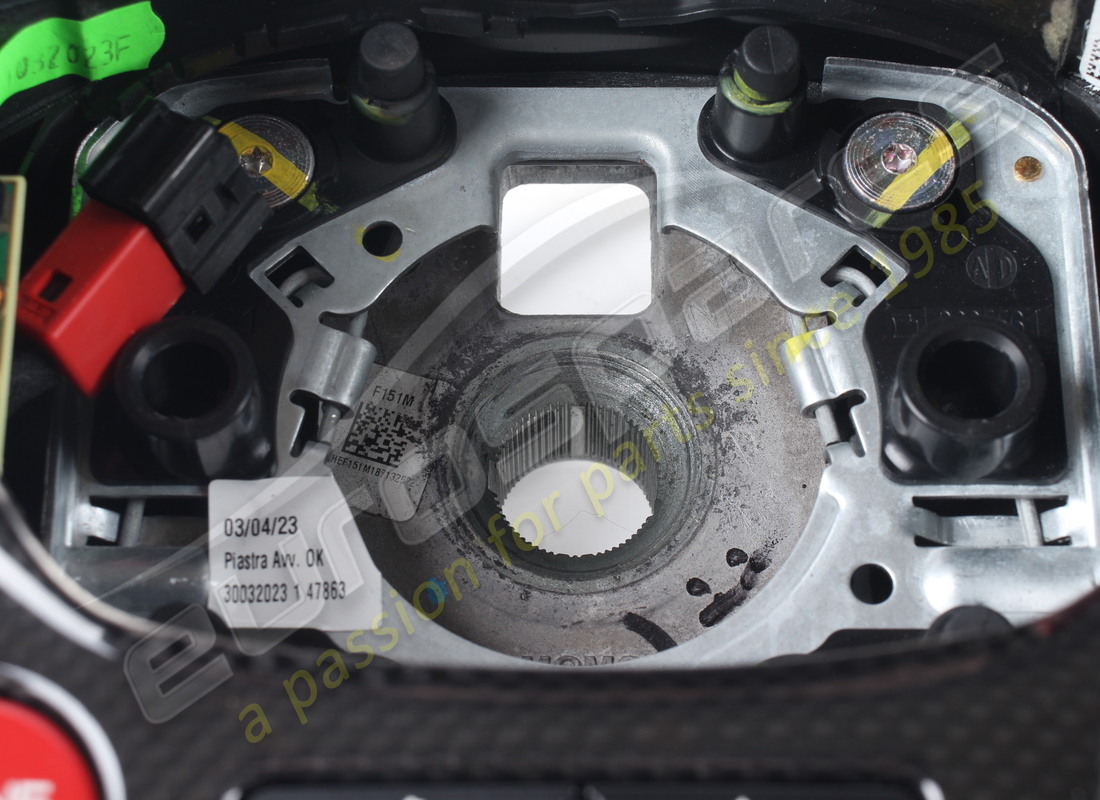 volante completo ferrari usato. numero parte 337540 (6)