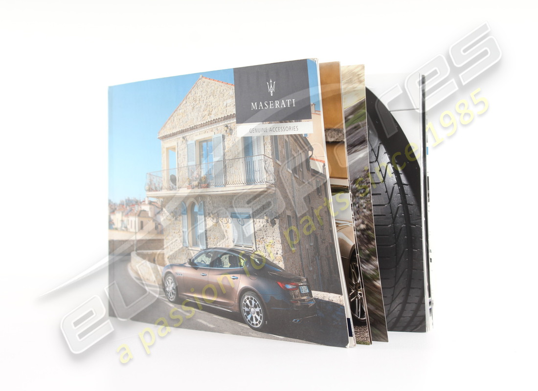 nuova brochure accessori maserati m156 it. numero parte 940000351 (2)