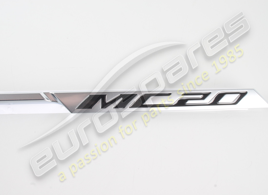 nuovo maserati simbolo lato destro. numero parte 670158142 (4)