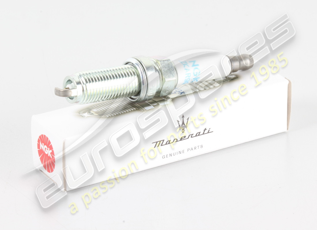 nuova candela maserati. numero parte 670053696 (1)