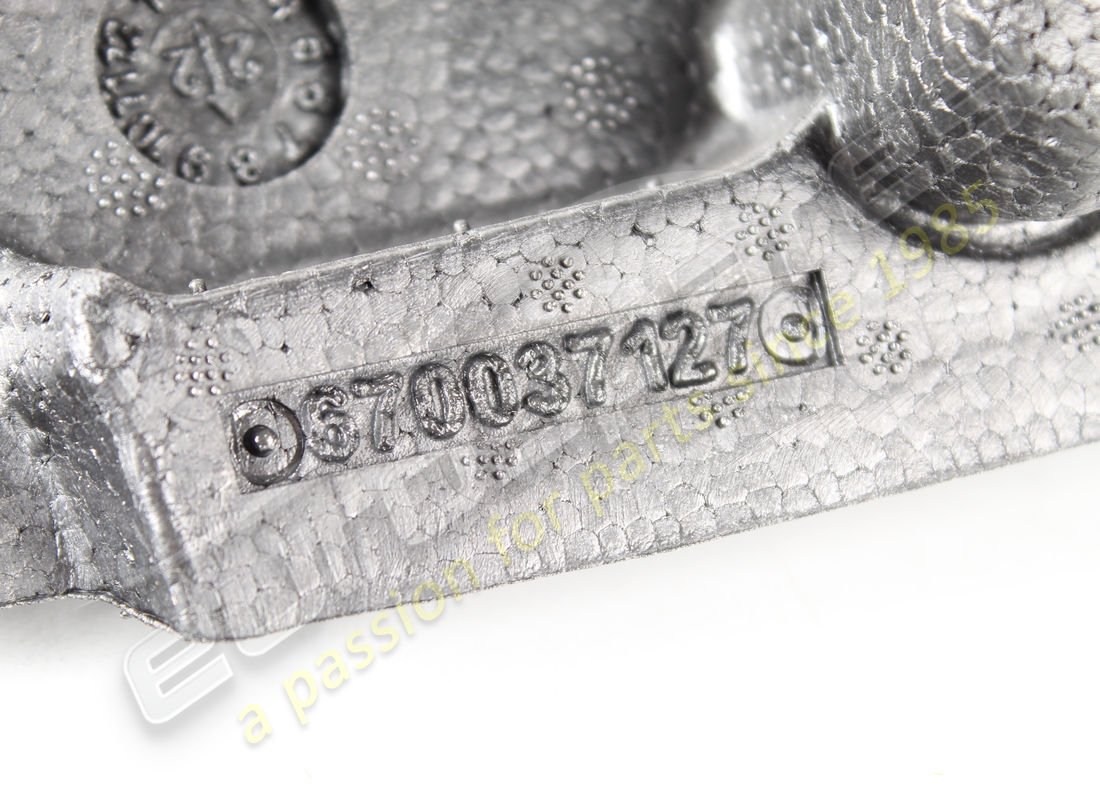 NUOVO MASERATI AMMORTIZZATORE PARAURTI ANTERIORE INFERIORE ABS. NUMERO PARTE 670037127 (3) nuovo maserati ammortizzatore paraurti anteriore inferiore abs. numero parte 670037127 (3)