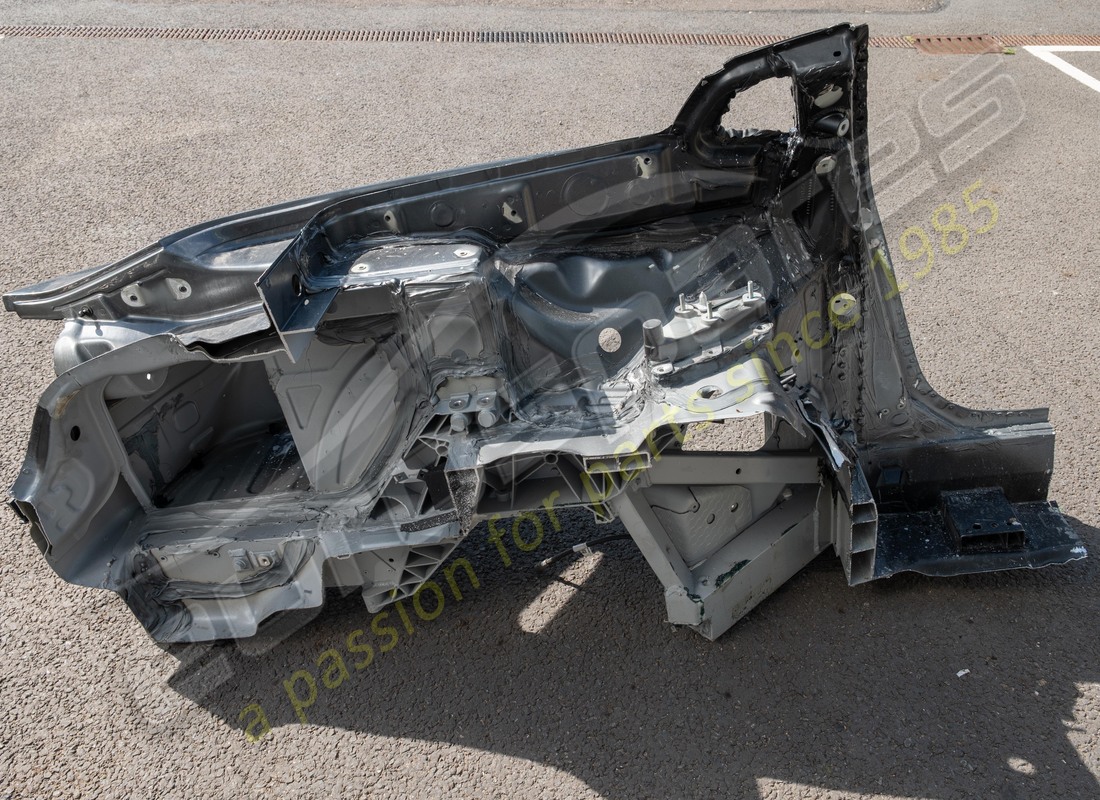 alettone posteriore sinistro e supporto telaio usati eurospares. numero di parte eap1563095 (6)