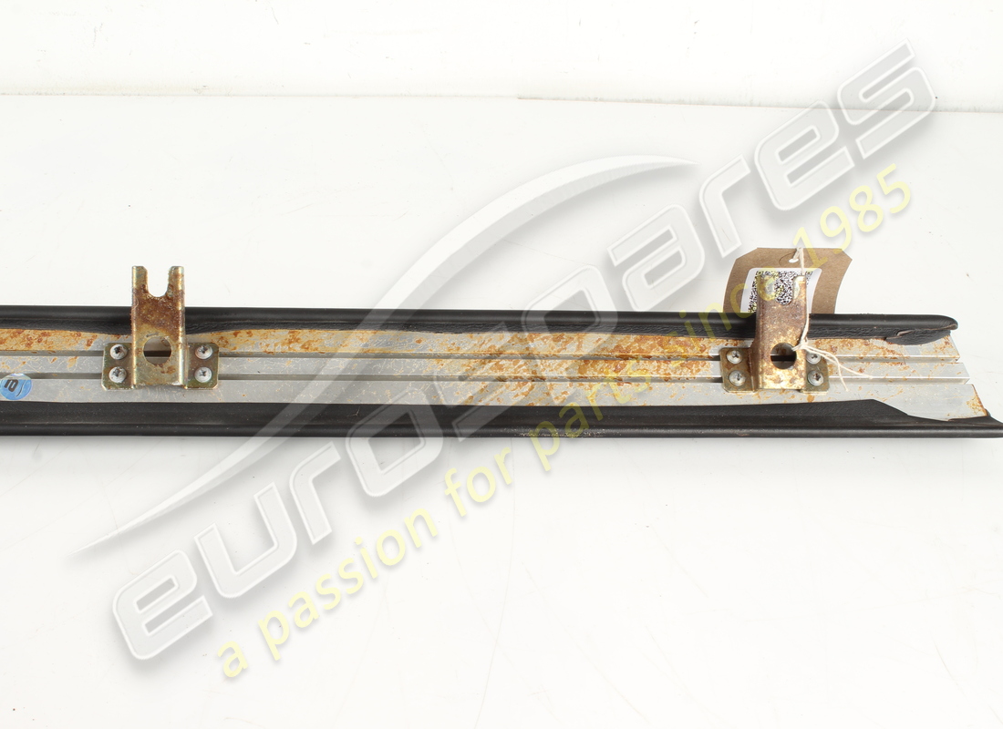 usato ferrari finitura in nero vm8500. numero parte 65122400 (4)