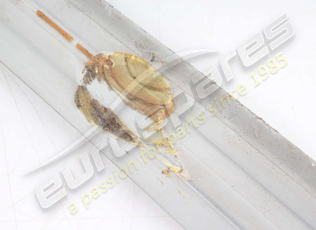 STRISCIA BATTIPORTA USATA FERRARI. NUMERO PARTE 60116704 (4) striscia battiporta usata ferrari. numero parte 60116704 (4)