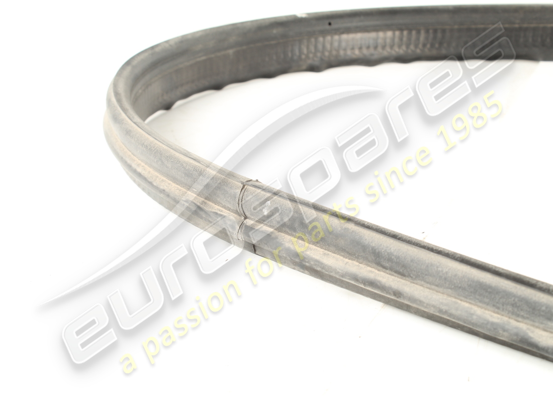 GUARNIZIONE DEL VASCHETTA DEL VANO BAGAGLI USATA FERRARI. NUMERO PARTE 819615 (2) guarnizione del vaschetta del vano bagagli usata ferrari. numero parte 819615 (2)