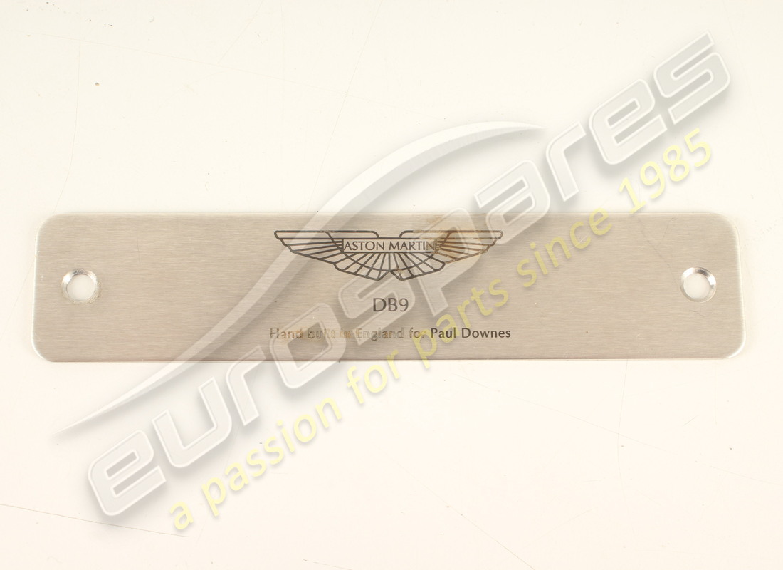 USATA Aston Martin TARGHETTA ANTERIORE, STANDARD, ALI AM. NUMERO PARTE 4G438010787 (1)
