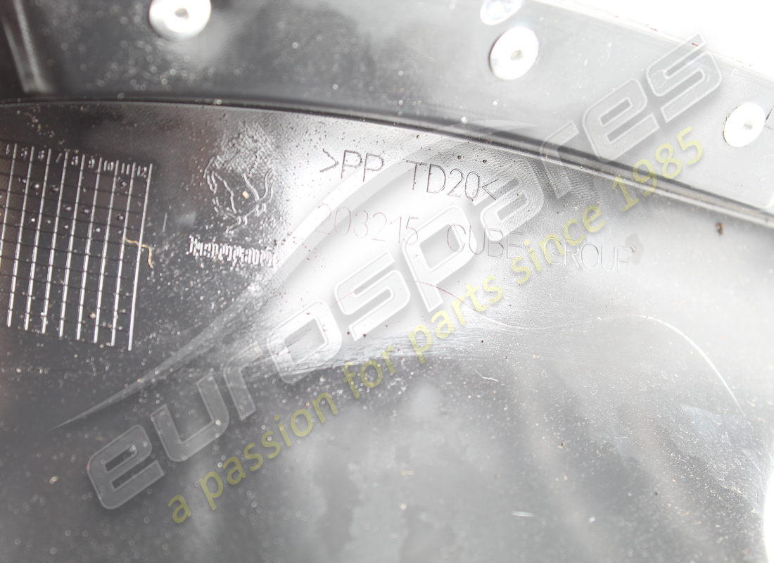 USATO FERRARI CONVOGLIATORE POSTERIORE DX. NUMERO PARTE 770238 (3) usato ferrari convogliatore posteriore dx. numero parte 770238 (3)