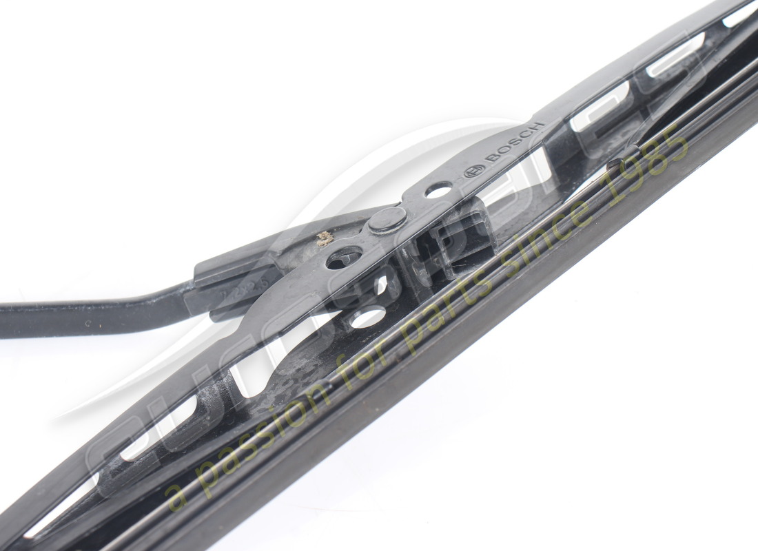 BRACCIO TERGICRISTALLO DESTRO USATO FERRARI NUMERO PARTE RHD 110588 (3) braccio tergicristallo destro usato ferrari numero parte rhd 110588 (3)