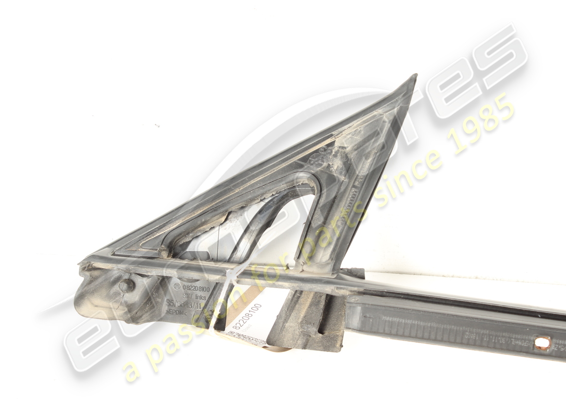 GUARNIZIONE RASCHIETTO FINESTRINO ESTERNO SX USATA Ferrari. NUMERO PARTE 82208100 (1)