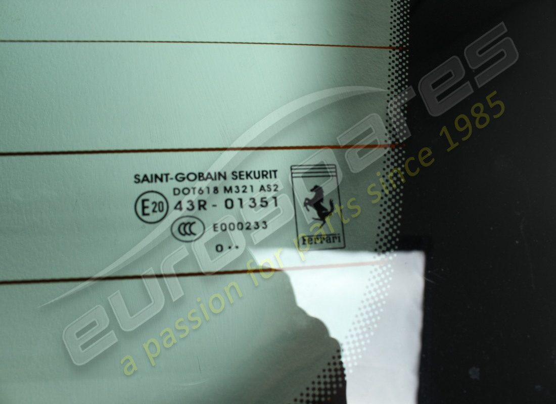 schermo posteriore ferrari usato. numero parte 770316 (2)