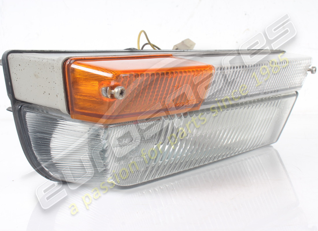 USED FERRARI RH FRONT LIGHT COMPLETE RHD . PART NUMBER 61882300 (1) USED FERRARI RH FRONT LIGHT COMPLETE RHD . PART NUMBER 61882300 (1)
