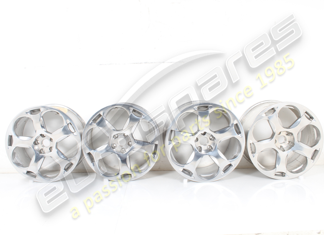 SET RUOTE CASSIOPEA USATO Lamborghini (ARGENTO). NUMERO PARTE 0R1400091 (1) SET RUOTE CASSIOPEA USATO Lamborghini (ARGENTO). NUMERO PARTE 0R1400091 (1)
