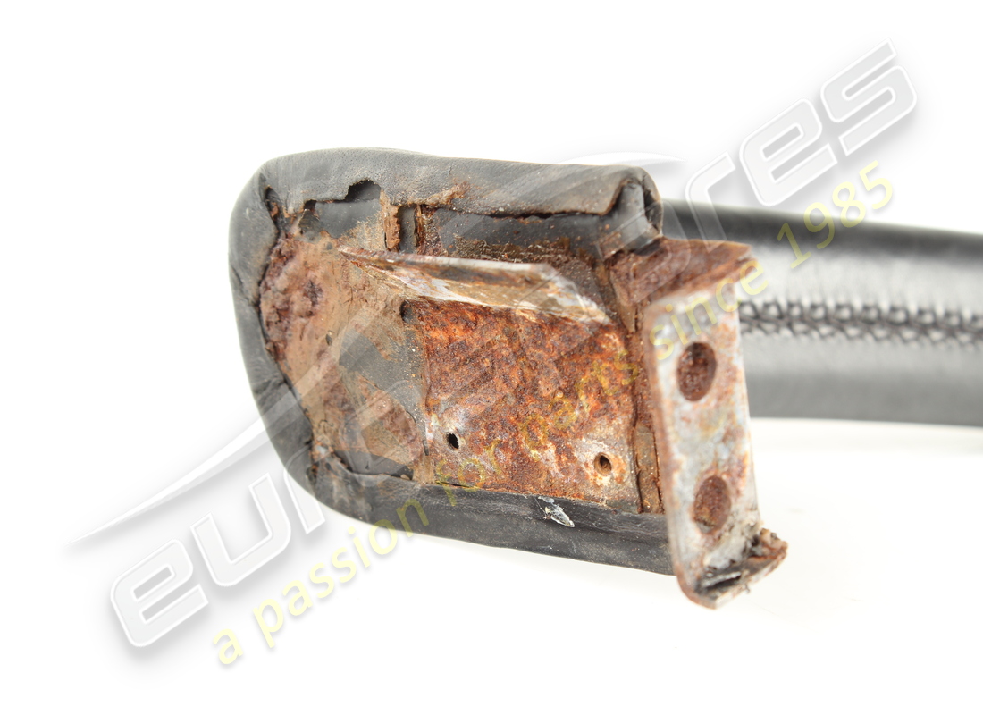 usato ferrari finitura destra in nero vm8500. numero parte 64594700 (3)