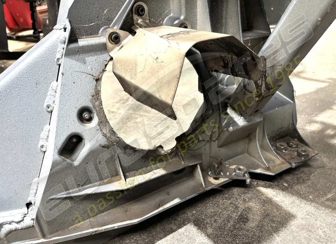 FERRARI TELAIO POSTERIORE DANNEGGIATO. NUMERO PARTE 985280290 (9) ferrari telaio posteriore danneggiato. numero parte 985280290 (9)