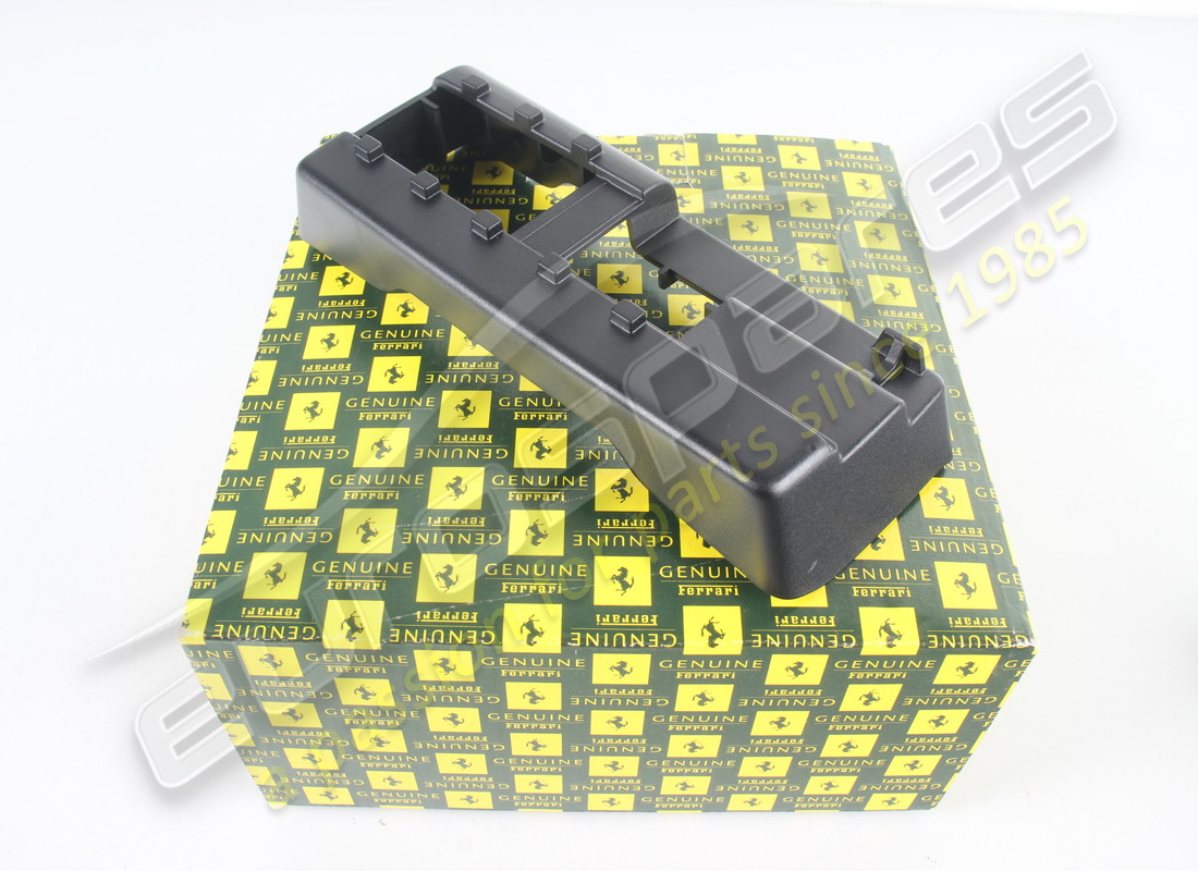 NUOVO FERRARI COPERCHIO DISTANZIALE POSTERIORE DESTRO PER NUMERO PARTE SINISTRO 82997300 (1) nuovo ferrari coperchio distanziale posteriore destro per numero parte sinistro 82997300 (1)