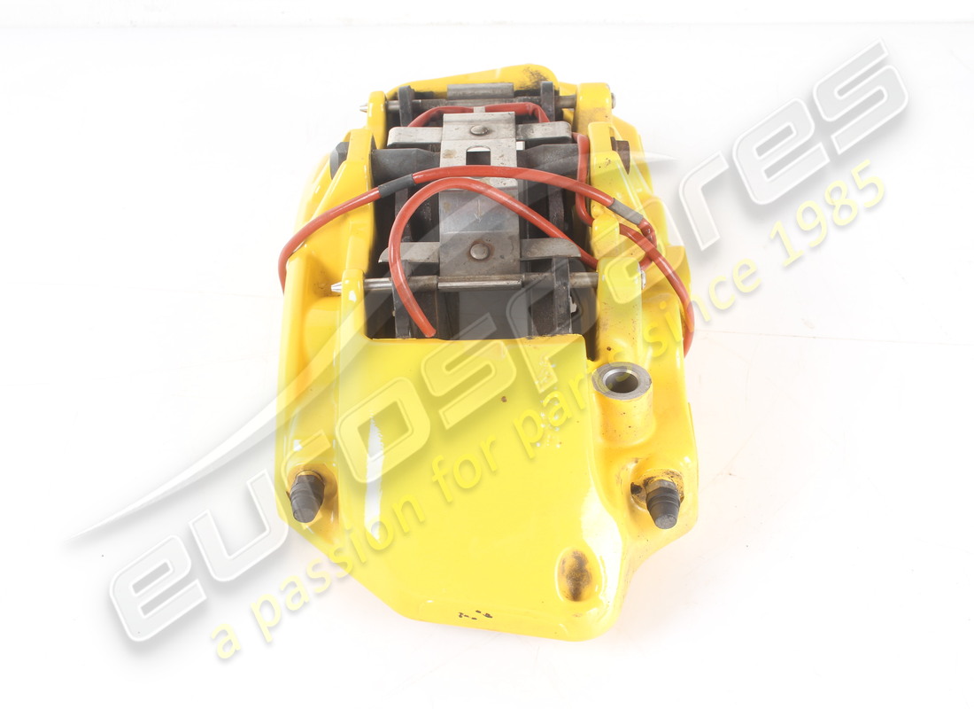 PINZA ANTERIORE DESTRA FERRARI USATA CON PASTIGLIE. NUMERO PARTE 315568 (2) pinza anteriore destra ferrari usata con pastiglie. numero parte 315568 (2)