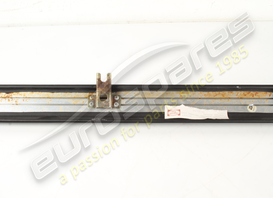 usato ferrari finitura in nero vm8500. numero parte 65122400 (3)