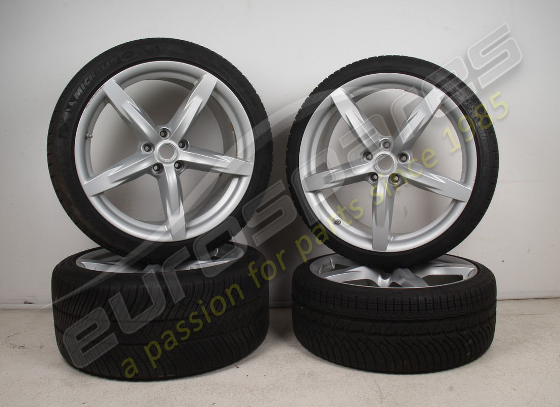 USATI Ferrari GTC4LUSSO CERCHI ARGENTO OPACO K . NUMERO PARTE 70004725 (1)