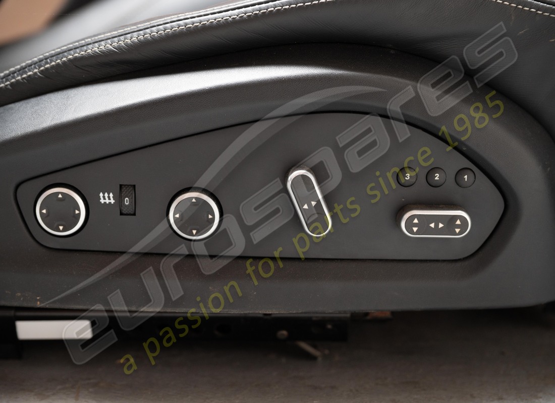 SET DI SEDILI COMPLETO USATO FERRARI. NUMERO PARTE EAP1558688 (12) set di sedili completo usato ferrari. numero parte eap1558688 (12)