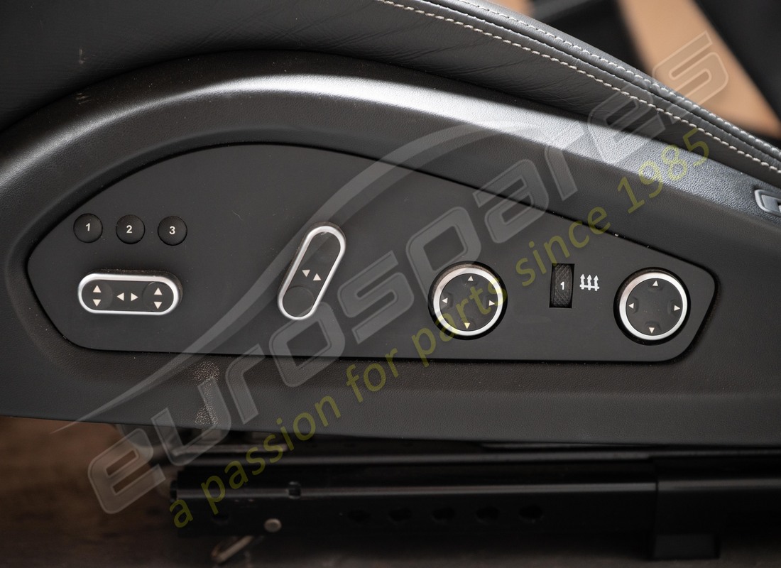 SET DI SEDILI COMPLETO USATO FERRARI. NUMERO PARTE EAP1558688 (10) set di sedili completo usato ferrari. numero parte eap1558688 (10)