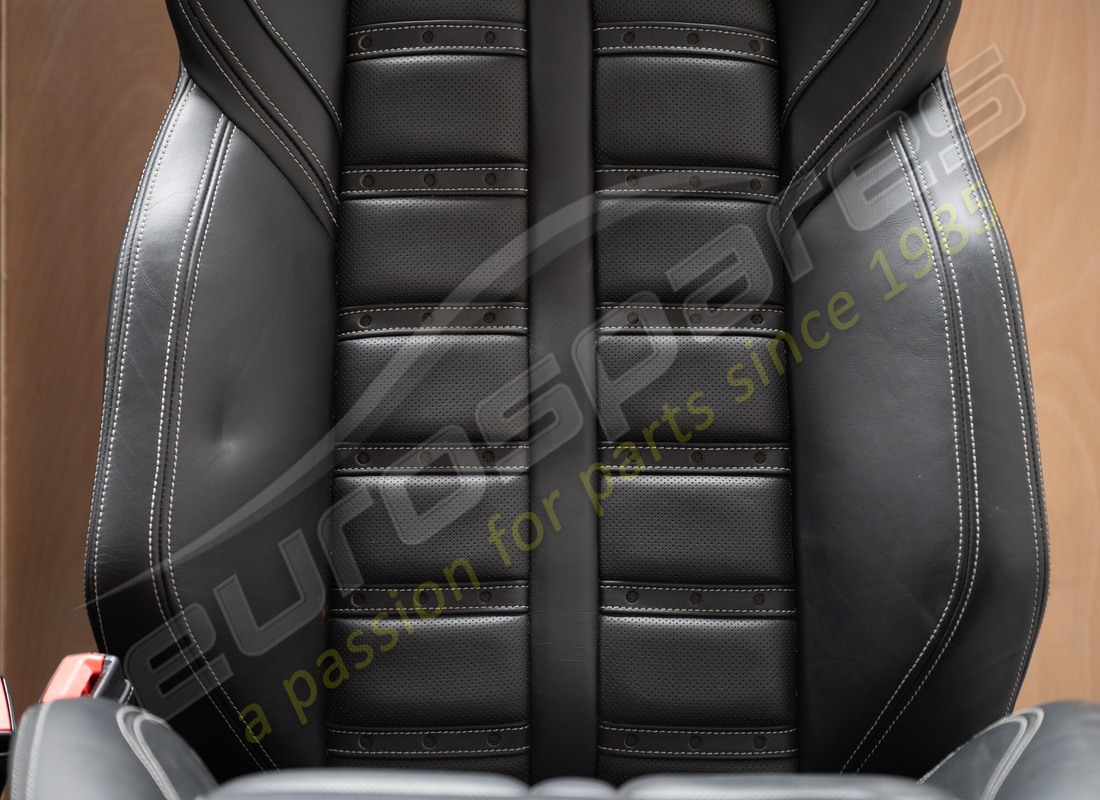 SET DI SEDILI COMPLETO USATO FERRARI. NUMERO PARTE EAP1558688 (6) set di sedili completo usato ferrari. numero parte eap1558688 (6)