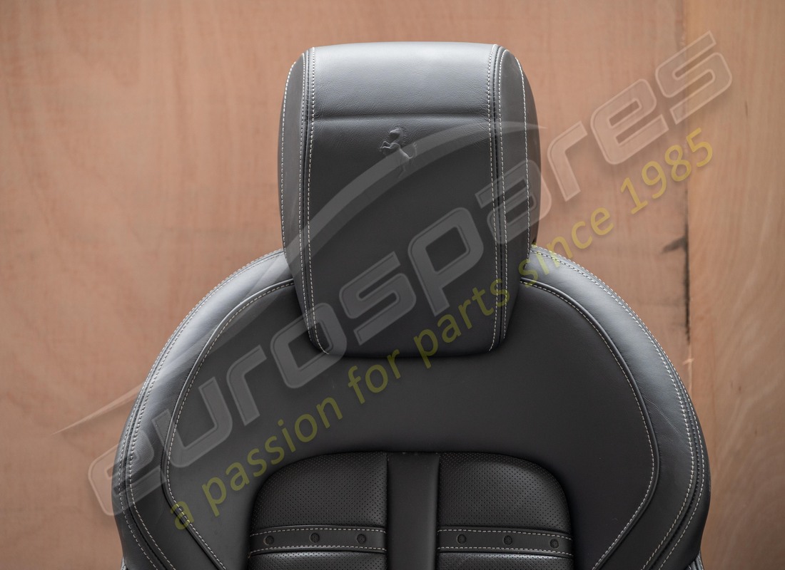 SET DI SEDILI COMPLETO USATO FERRARI. NUMERO PARTE EAP1558688 (2) set di sedili completo usato ferrari. numero parte eap1558688 (2)