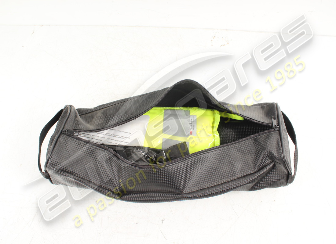 kit pronto soccorso lamborghini usato (incompleto come da foto). numero parte or1400561 (2)