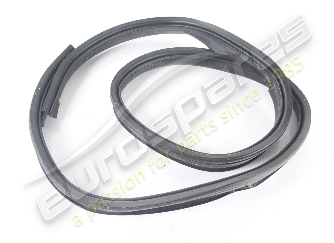 GUARNIZIONE VANO BAGAGLI USATA Maserati . NUMERO PARTE 68084300 (1)