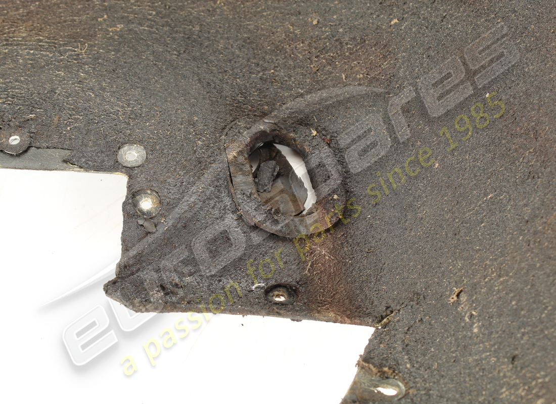 USATO FERRARI PASSARUOTA ANTERIORE SX. NUMERO PARTE 60615800 (3) usato ferrari passaruota anteriore sx. numero parte 60615800 (3)