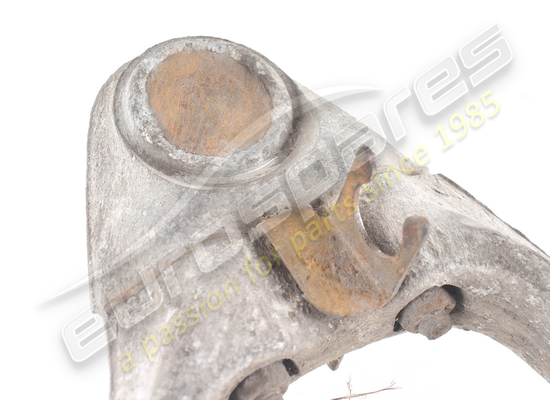 USATO MASERATI BRACCIO SUPERIORE DELLA SOSPENSIONE ANTERIORE. NUMERO PARTE 386600028 (5) usato maserati braccio superiore della sospensione anteriore. numero parte 386600028 (5)