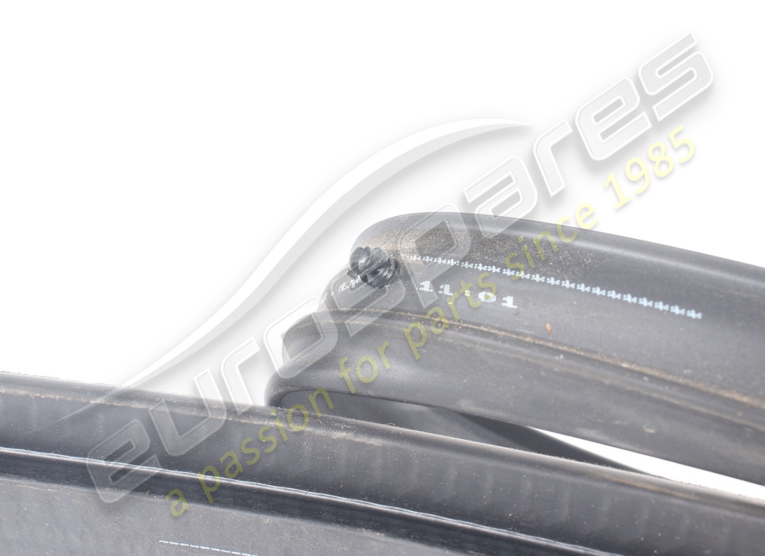 raschietto interno finestrino sx usato ferrari. numero parte 86871600 (3)