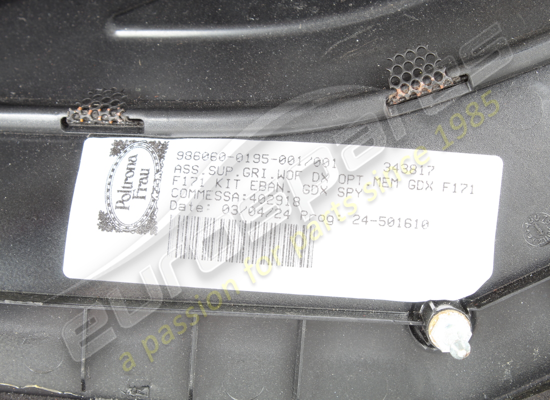 SUPPORTO GRIGLIA WOOFER DESTRO COMPLETO USATO FERRARI. NUMERO PARTE 976366 (6) supporto griglia woofer destro completo usato ferrari. numero parte 976366 (6)