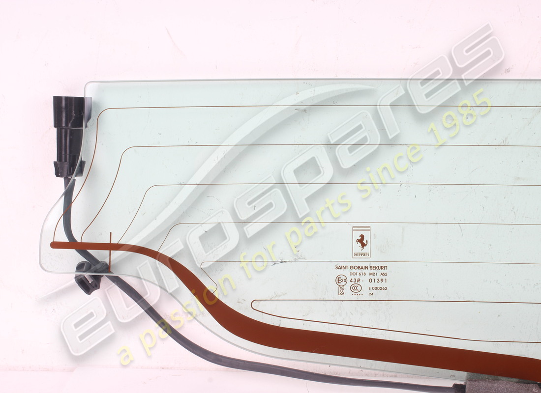 usato ferrari cristallo lunotto scendente. numero parte 903339 (2)