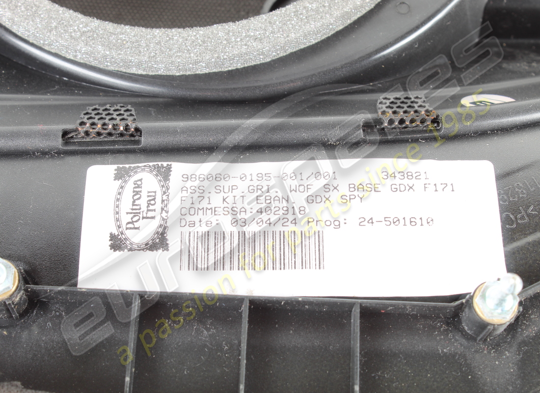 SUPPORTO GRIGLIA WOOFER SX COMPLETO USATO FERRARI. NUMERO PARTE 976340 (5) supporto griglia woofer sx completo usato ferrari. numero parte 976340 (5)