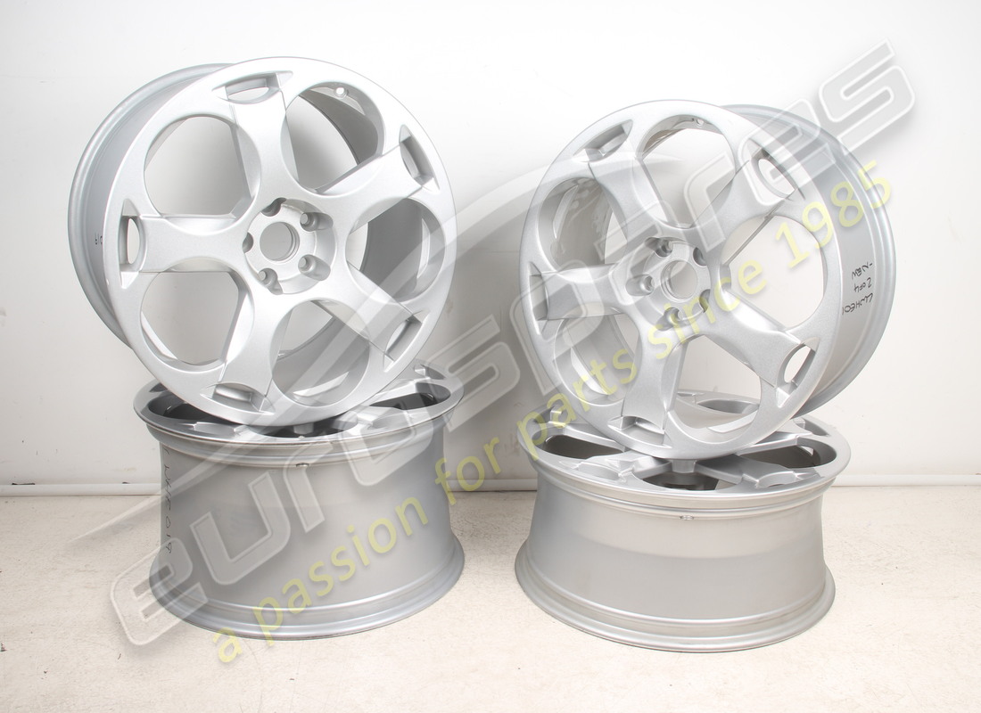 NUOVO (ALTRO) Lamborghini SET RUOTE CASSIOPEA (ARGENTO) . NUMERO PARTE 0R1400091 (1) NUOVO (ALTRO) Lamborghini SET RUOTE CASSIOPEA (ARGENTO) . NUMERO PARTE 0R1400091 (1)