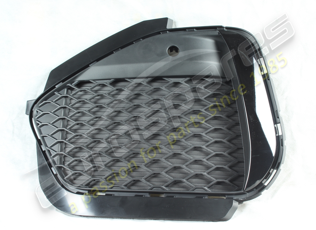 nuova maserati griglia anteriore sx. numero parte 670198178 (2)