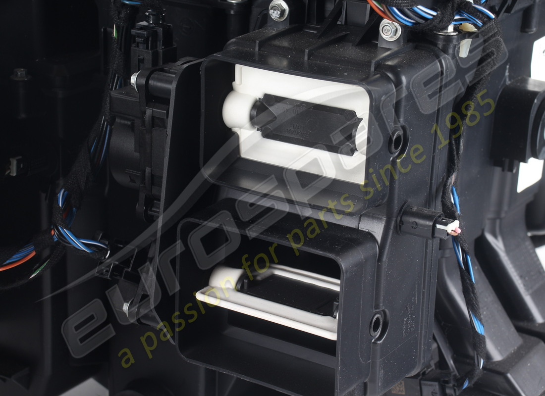 UNITÀ DI CONDIZIONAMENTO DELL'ARIA COMPLETA USATA FERRARI. NUMERO PARTE 88330900 (6) unità di condizionamento dell'aria completa usata ferrari. numero parte 88330900 (6)