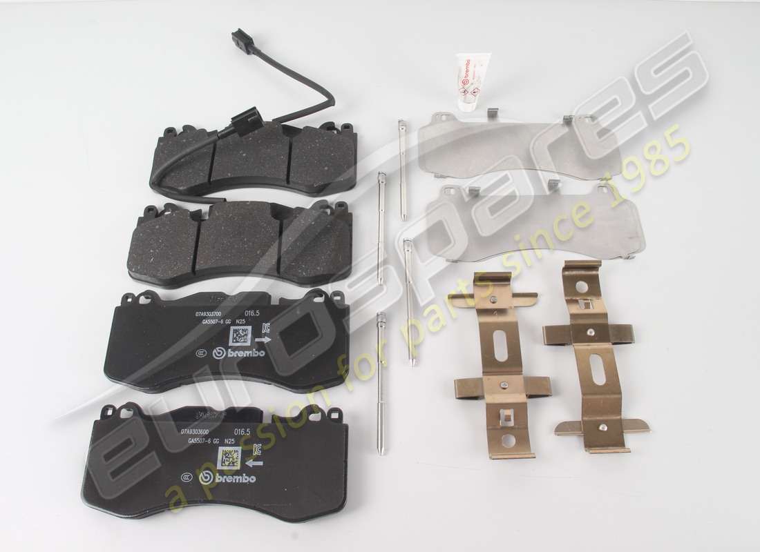 nuovo kit pastiglie anteriori maserati. numero parte 673013776 (1)