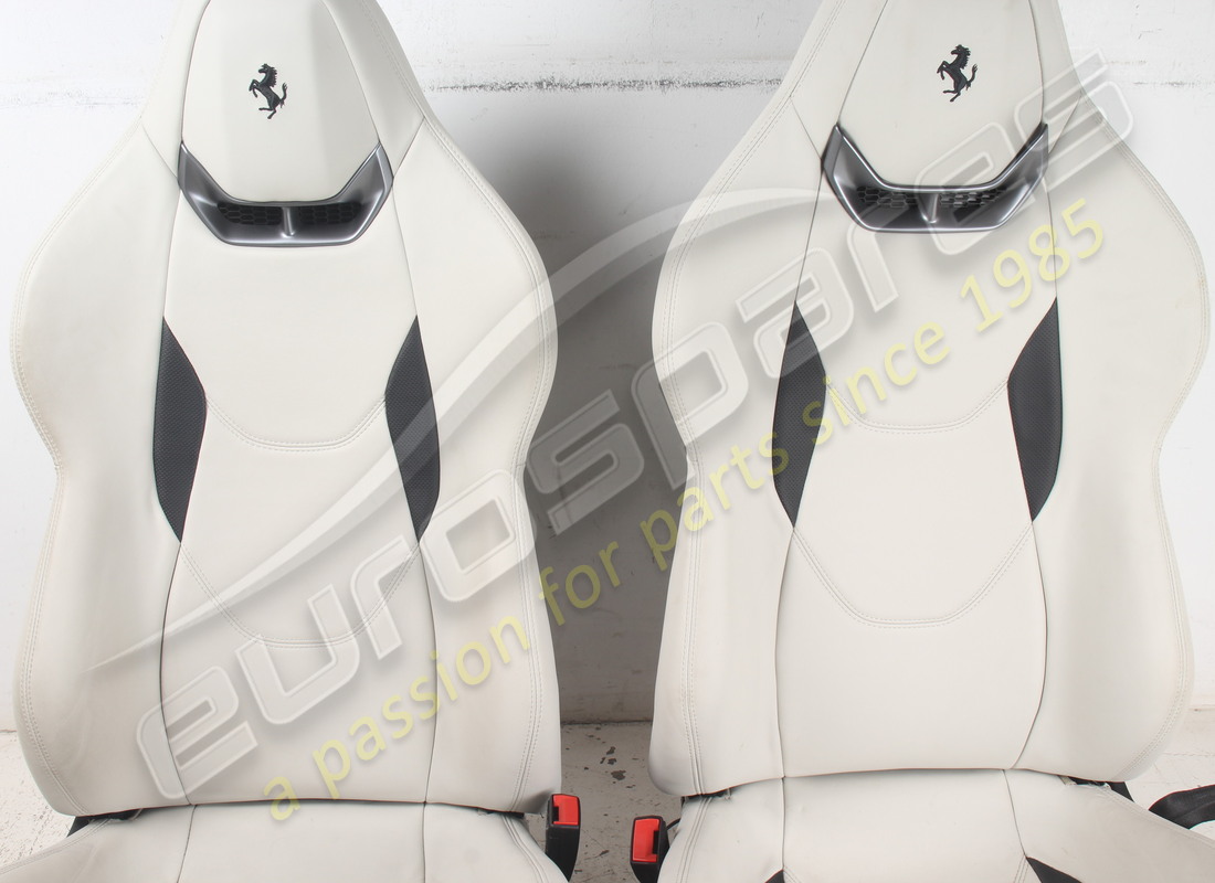 usato ferrari coppia di posti a sedere grigio chiaro. numero parte eap1723563 (4)