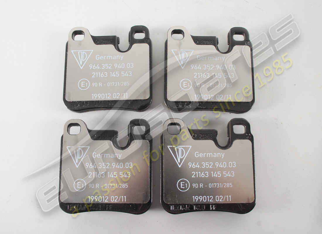 nuovo porsche 1 set di pastiglie freno per freni a disco - composto da: - guarnizione freno - d >>- mj 1992. numero parte 96435294903 (1)