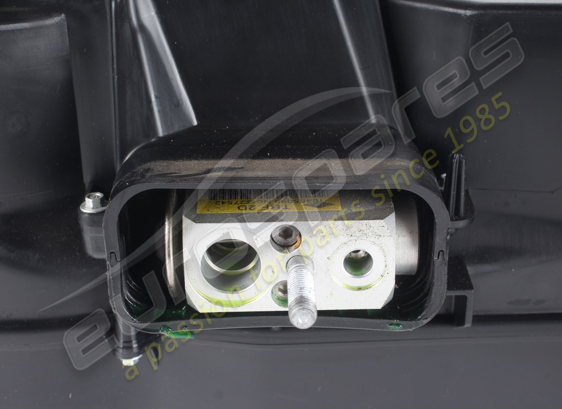 UNITÀ DI CONDIZIONAMENTO DELL'ARIA COMPLETA USATA FERRARI. NUMERO PARTE 88330900 (3) unità di condizionamento dell'aria completa usata ferrari. numero parte 88330900 (3)