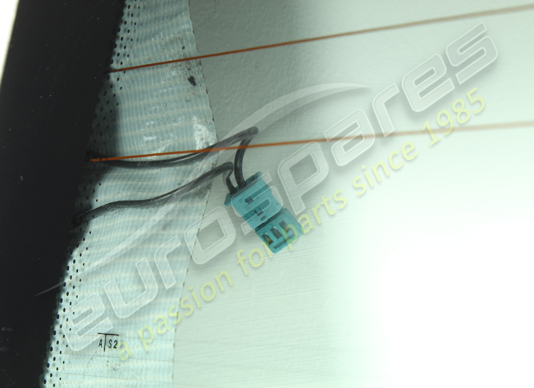 MASERATI VETRO DEL LUNOTTO POSTERIORE USATO. NUMERO PARTE 83745100 (4) maserati vetro del lunotto posteriore usato. numero parte 83745100 (4)