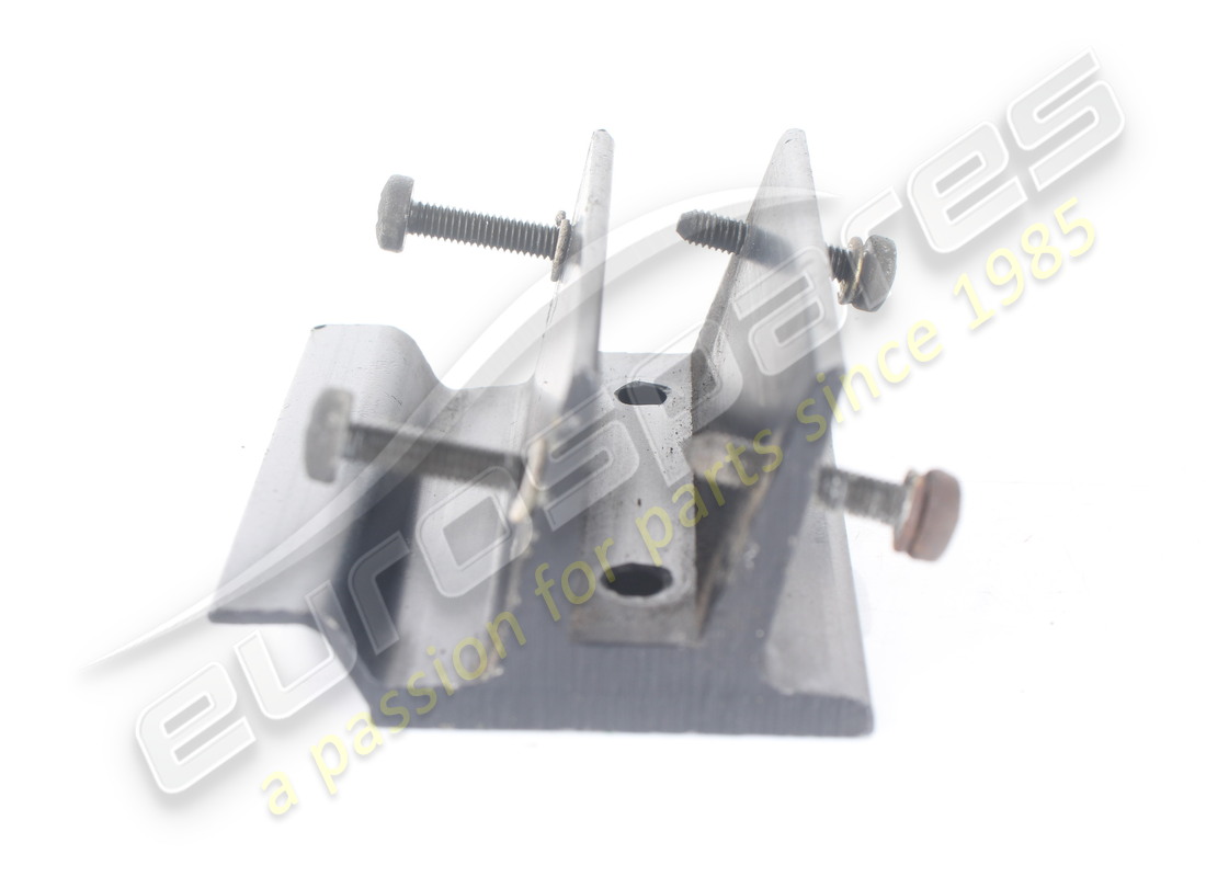 USED MASERATI SUPPORT. PART NUMBER 393250303 (4) used maserati support. part number 393250303 (4)