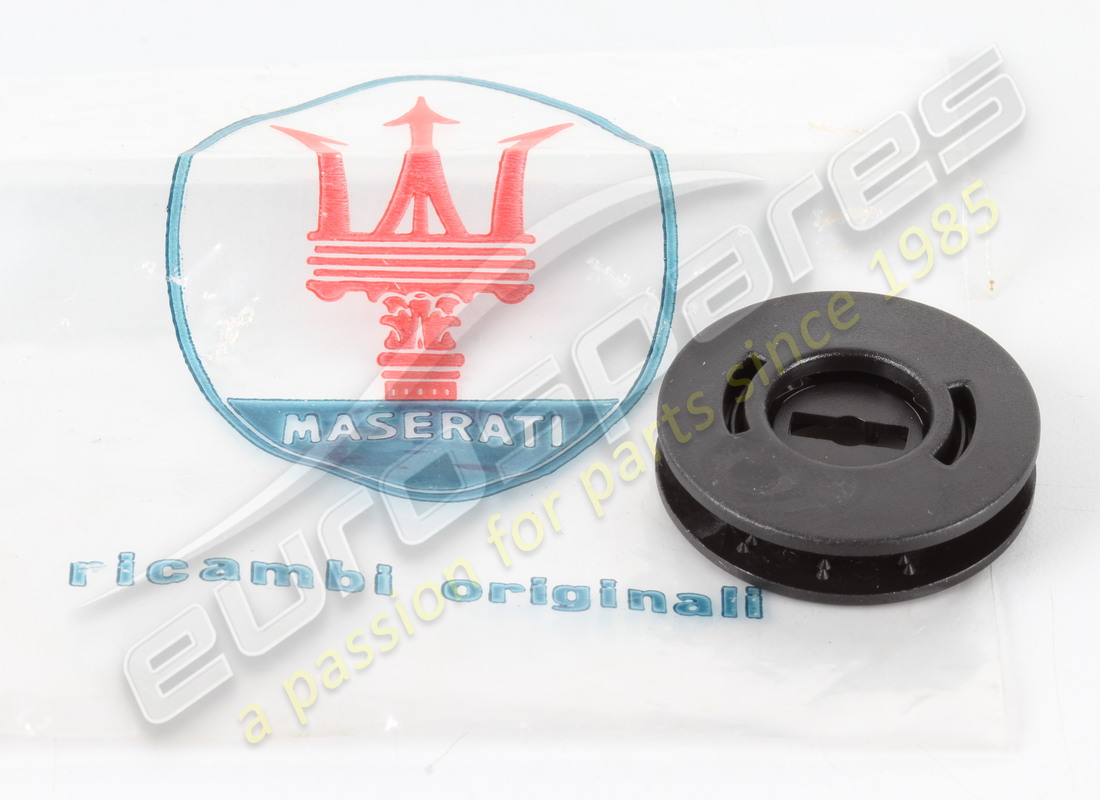 nuovo kit bulloni per tappeto maserati. numero parte 371500444 (3)
