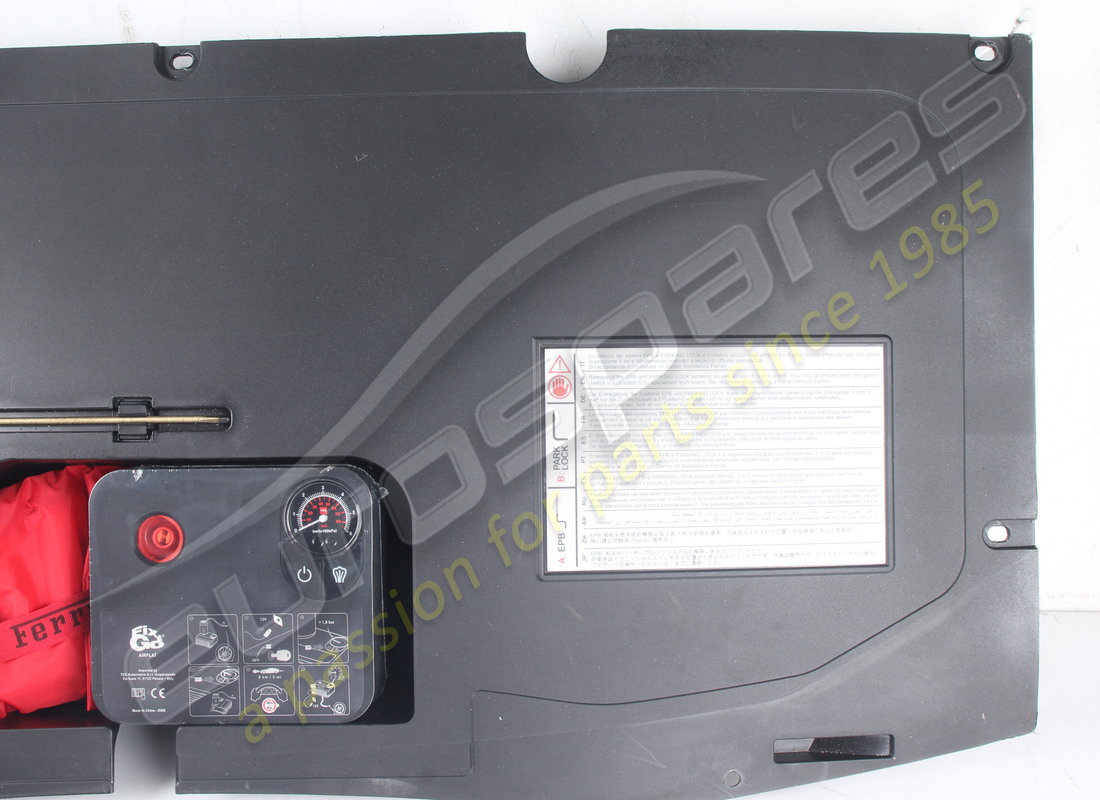 USATO Ferrari KIT PER UTENSILI . NUMERO PARTE 329201 (1)