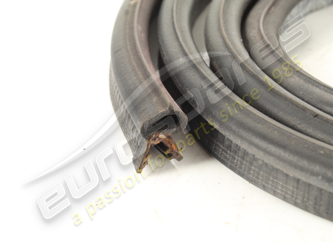 GOMMA PER STIVALI USATA FERRARI. NUMERO PARTE 60545300 (2) gomma per stivali usata ferrari. numero parte 60545300 (2)