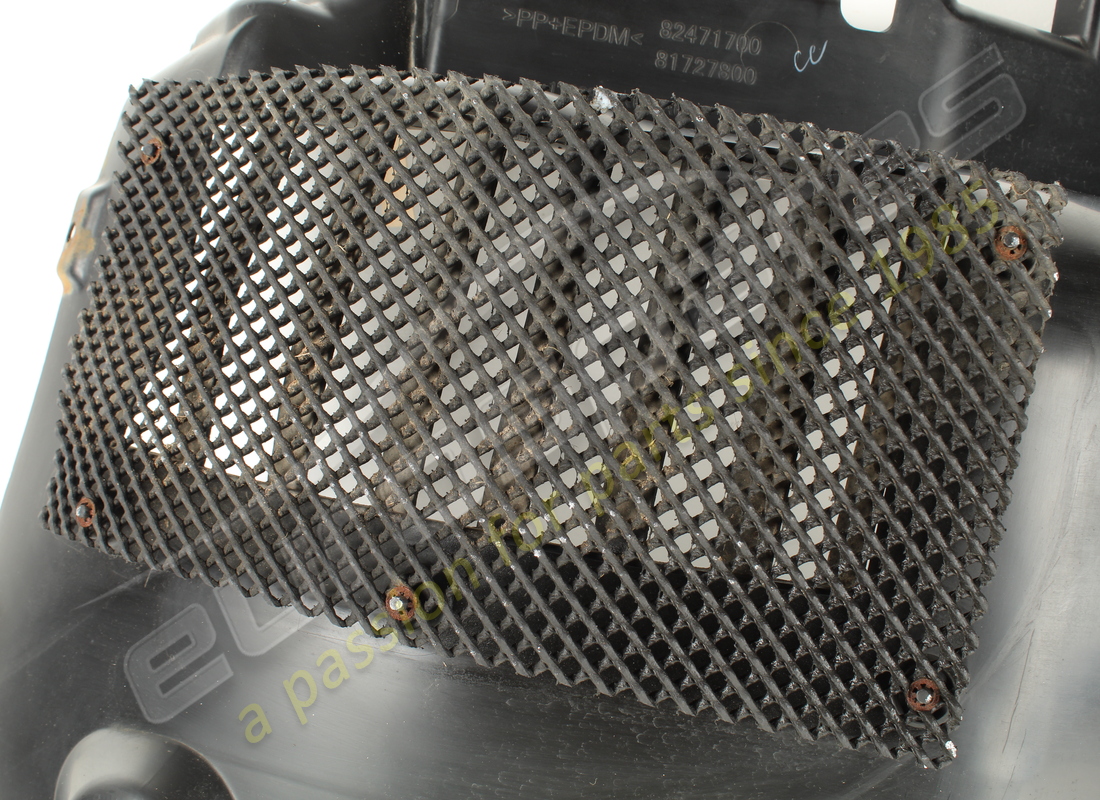 paraurti posteriore sx per passaruota usato ferrari. numero parte 82471700 (4)